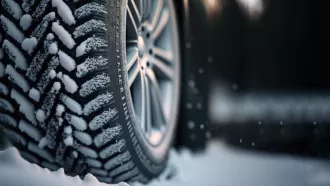 С 1 декабря водители должны перейти на зимнюю резину