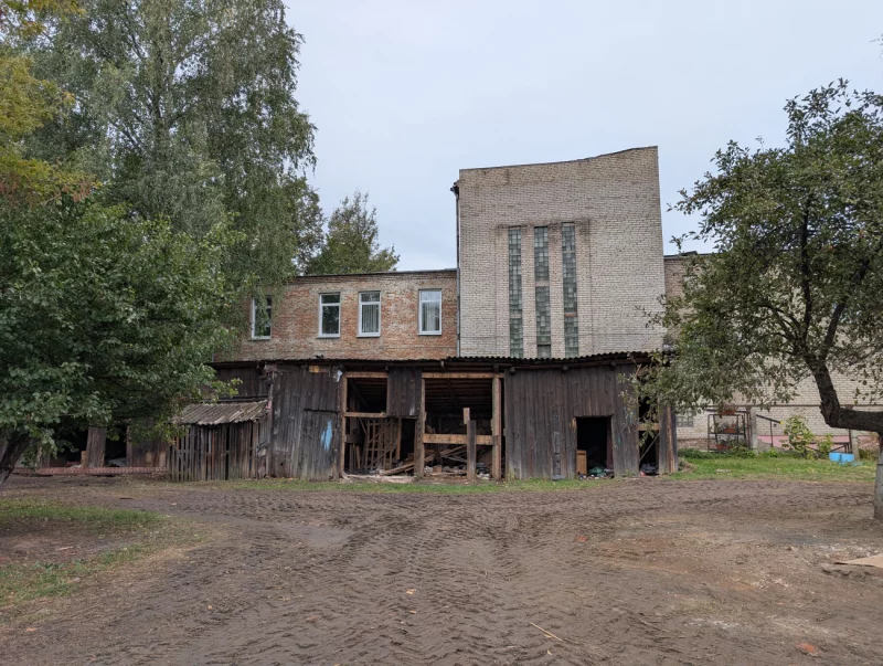 Живописный особняк на Либкнехта снесен, а сараи и деревянный туалет остались