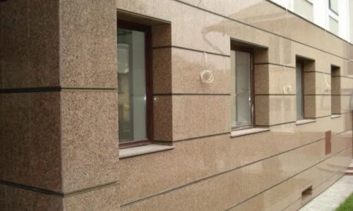 Вентилируемый фасад из камня: особенности, преимущества и сферы применения