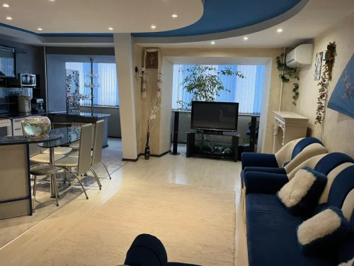 Двухуровневая квартира с мебелью и техникой