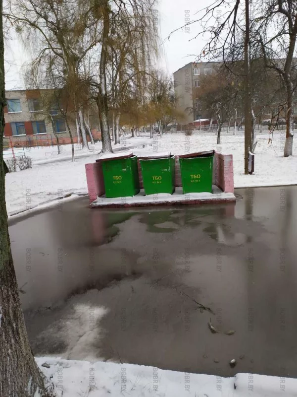 Одна большая лужа