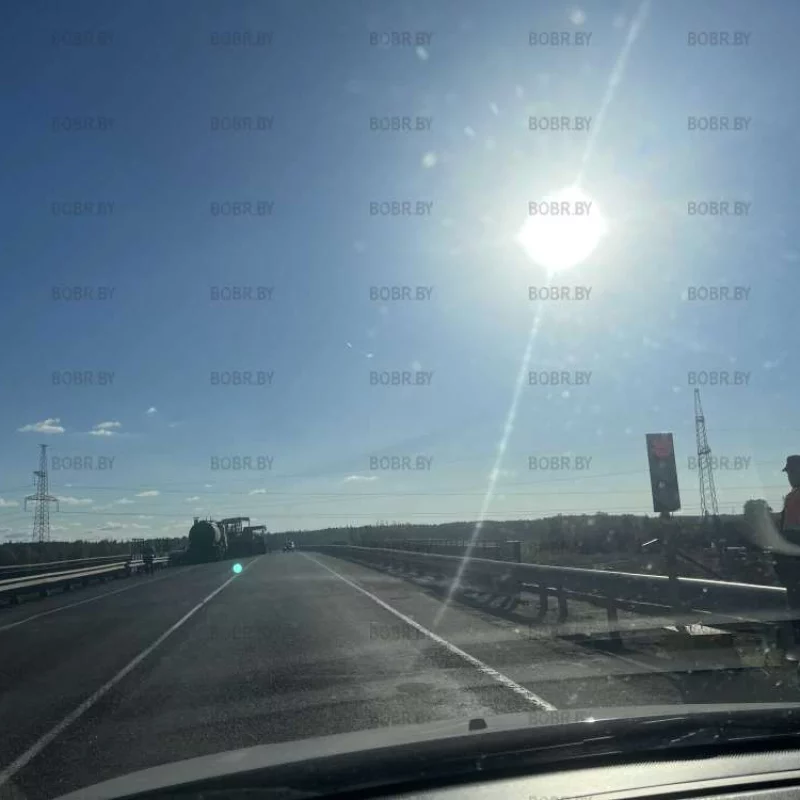 На кольцевой автодороге ремонтируют путепровод над ж.д. путями