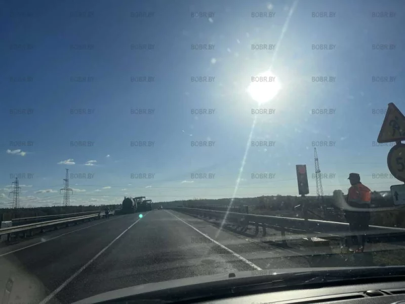 На кольцевой автодороге ремонтируют путепровод над ж.д. путями