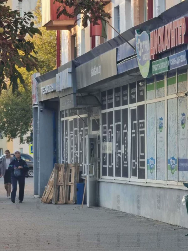 Никто не знает, когда возле магазина атлант уберут строительный мусор?