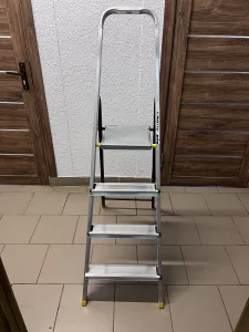 Стремянка на 4 ступеньки