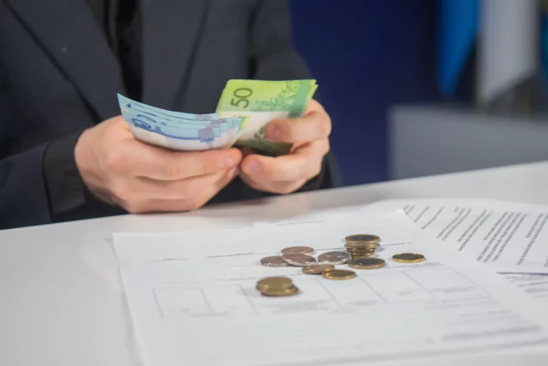 Повышены надбавки работникам сферы социального обслуживания