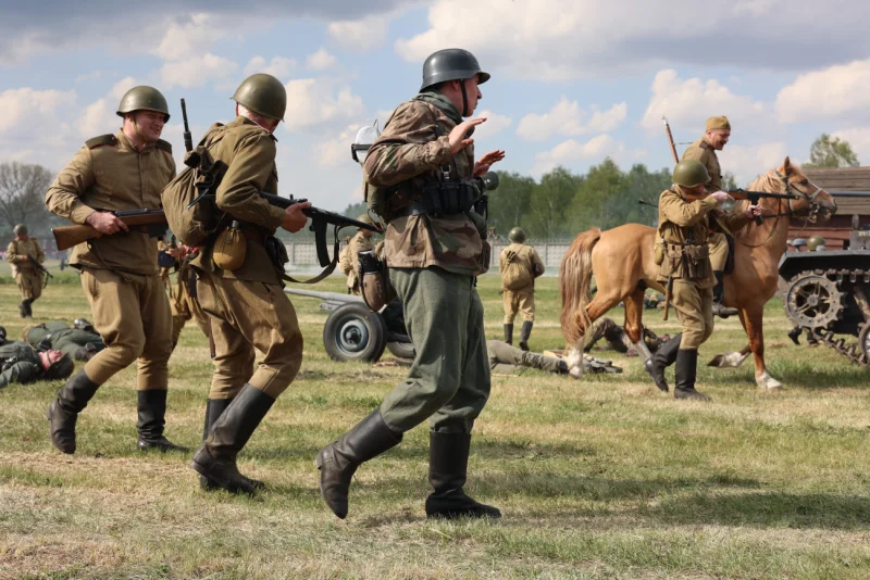 Фоторепортаж с военно-исторической реконструкции, посвященной Дню Победы в Бобруйской крепости
