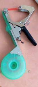 Тапенер - степлер для подвязки растений с лентами и скобами