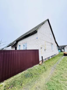 Благоустроенный кирпичный дом с коммуникациями