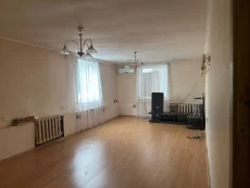 Двухэтажный кирпичный дом