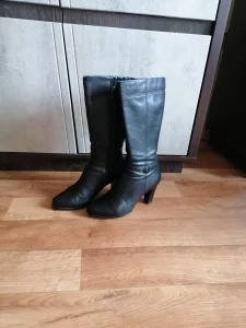 Продам демисезонные сапоги