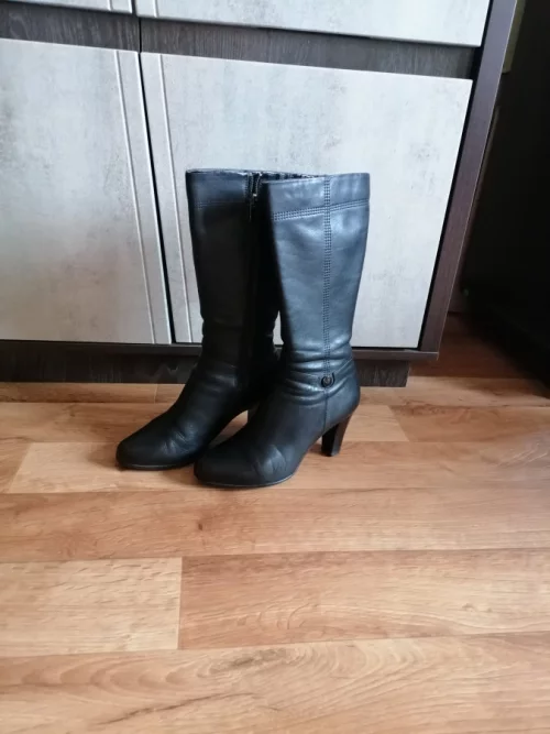 Продам демисезонные сапоги