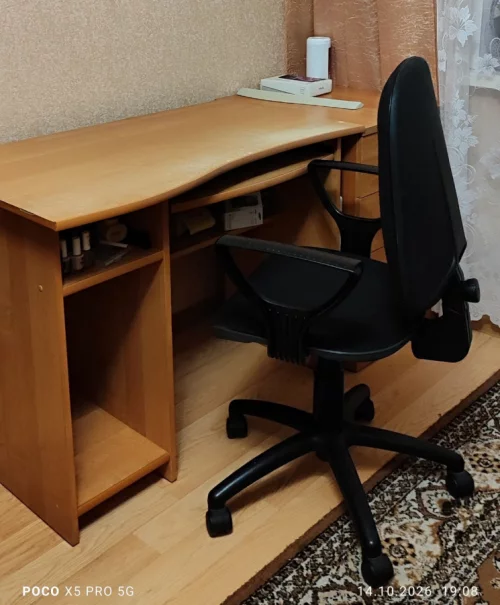 Стол компьютерный, кресло компьютерное