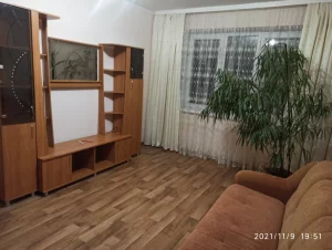 Двухкомнатную квартиру на длительный срок