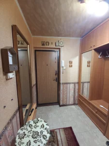 2комнатную квартиру на длительный срок