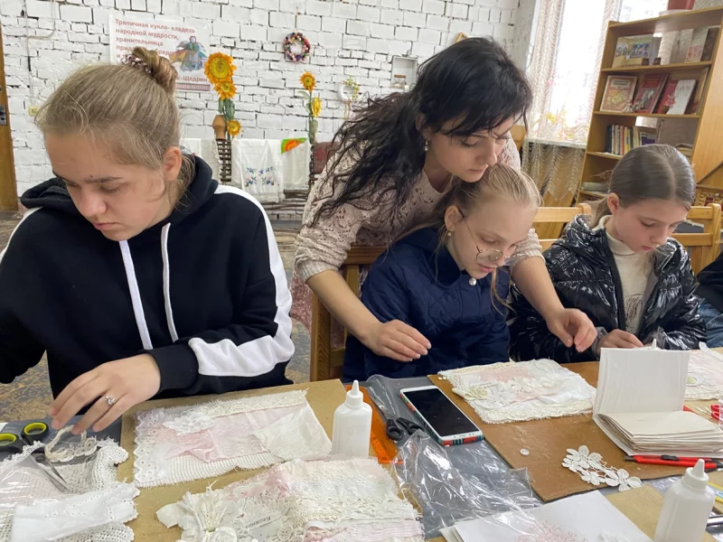 В Бобруйске проходят выставка и мастер-классы по скрапбукингу Полины Кравченко