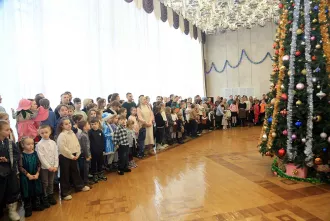 Около 200 юных бобруйчан получили подарки на Архиерейской Рождественской елке