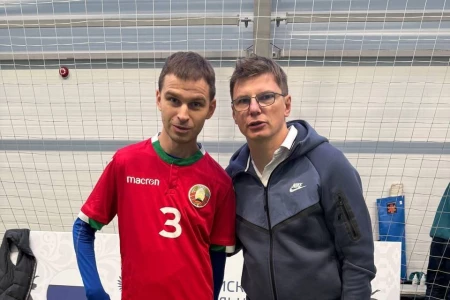 Адаптивный футбол под эгидой УЕФА: бобруйчанин Евгений Сысой получил награду из рук Андрея Аршавина