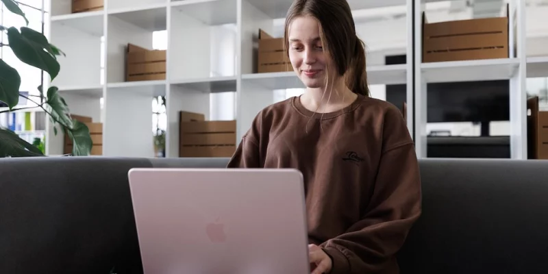 Ажиотаж не стихает: у Apple раскупили все MacBook Neo