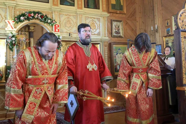 Епископ Бобруйский и Быховский Серафим возглавил литургию в Крестовоздвиженском храме в Осиповичах