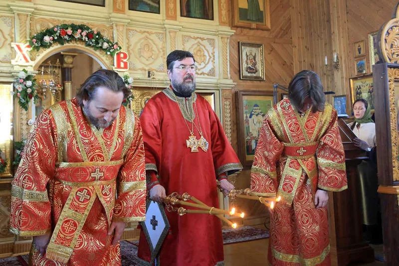 Епископ Бобруйский и Быховский Серафим возглавил литургию в Крестовоздвиженском храме в Осиповичах