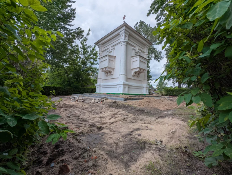 Благоустройство гробницы. Бобруйский фотофакт