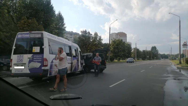 В Бобруйске маршрутное такси попало в аварию