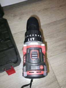 Ударный аккумуляторный шуруповерт