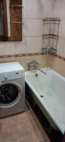 2 х комнатную квартиру на длительный срок