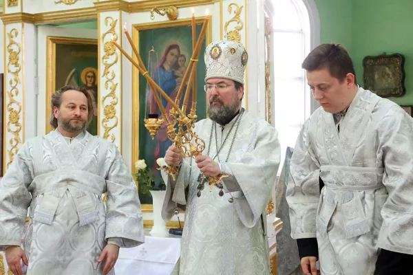 Епископ Бобруйский и Быховский Серафим возглавил Божественную литургию в храме Святой Живоначальной Троицы города Быхова