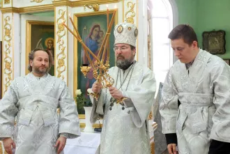 Епископ Бобруйский и Быховский Серафим возглавил Божественную литургию в храме Святой Живоначальной Троицы города Быхова