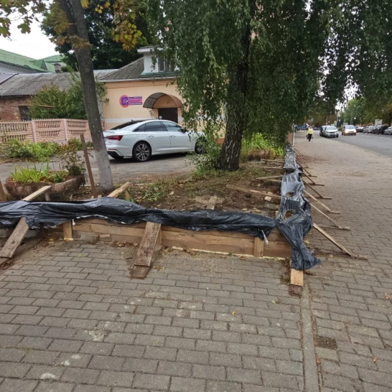 Меняют забор