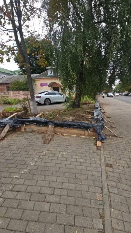Меняют забор