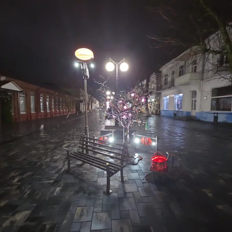 Рекламы много не бывает