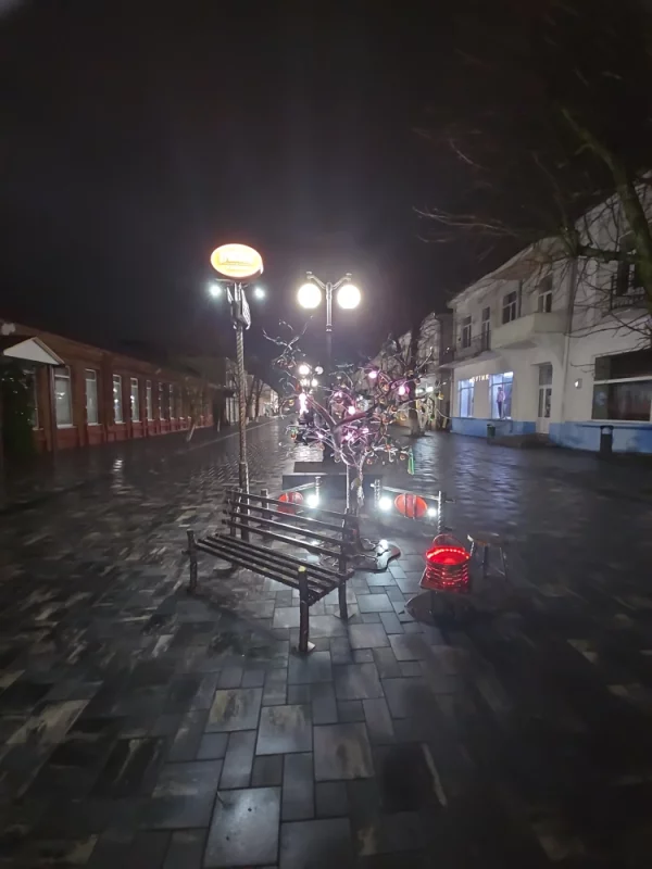 Рекламы много не бывает