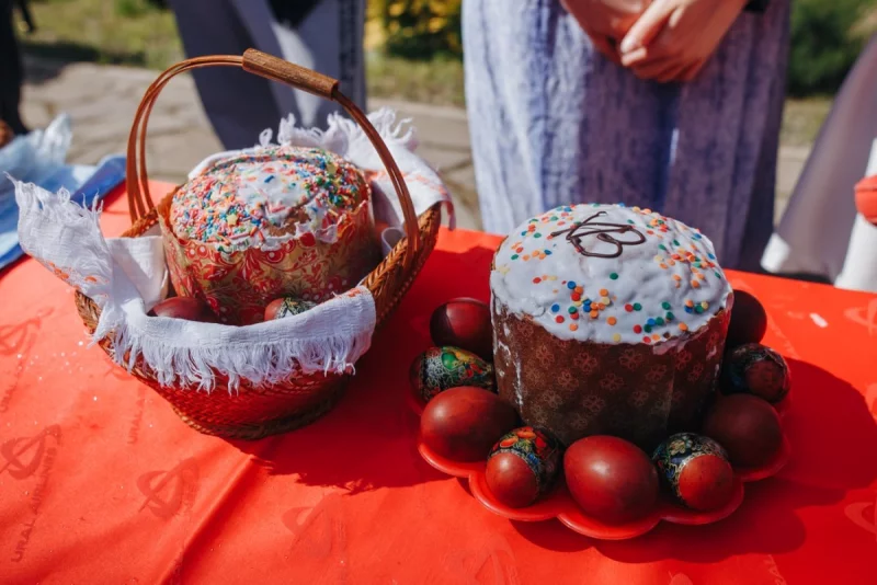 Освящение пасхальных куличей в храмах Бобруйска. Фоторепортаж