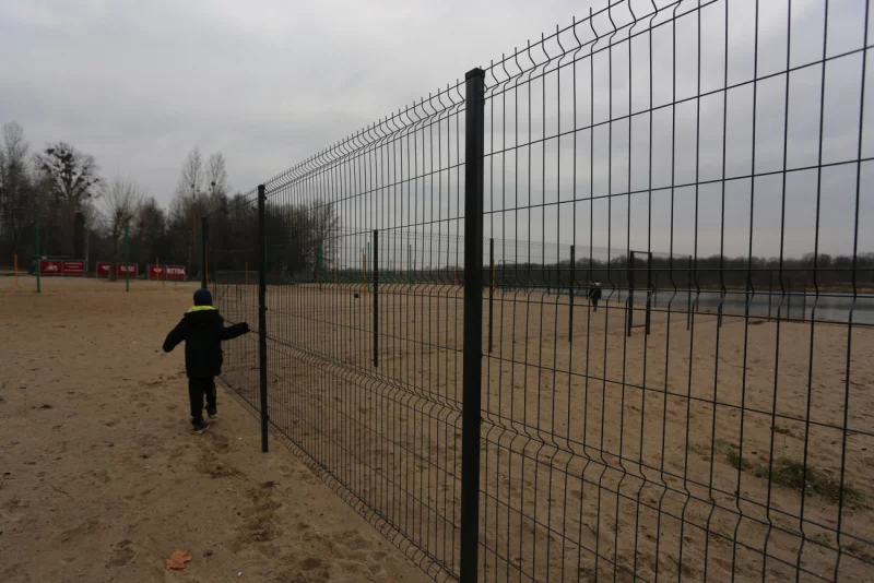 Загорать под забором. БЗТДиА отгородил свою часть пляжа