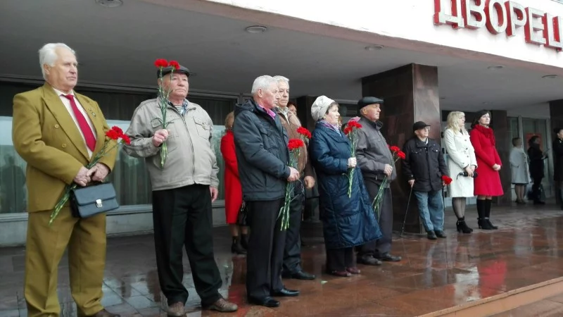 30 шаров с бумажными голубями взмыли в небо Бобруйска