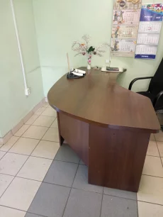 Стол руководителя, длина - 170 см., ширина - 110 см., высота - 75 см
