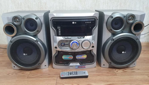 Музыкальный центр LG LM-U1350