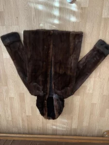 Норковая шубка с капюшоном 44 размера-350 руб