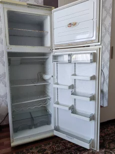 Холодильник 300р