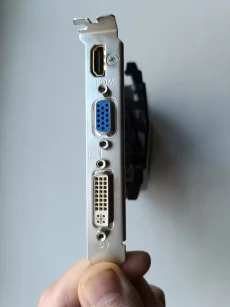 Видеокарту Gigabyte GeForce GT 220 1Gb