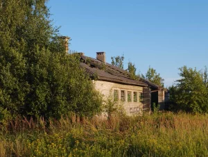 Здание с участком