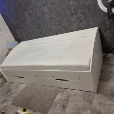 Кровать с матрасом