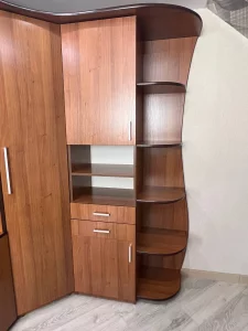 Угловой шкаф и стол