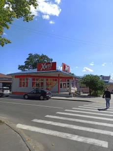 Торговое помещение на оживленном перекрестке