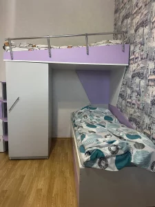 Двухэтажную детскую кровать (300 руб)