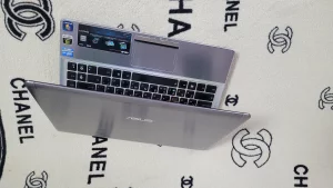 ASUS Intel i5 GT520M 1GB 640GB