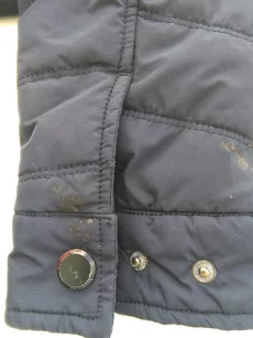 Куртка демисезонная со съемным капюшоном .